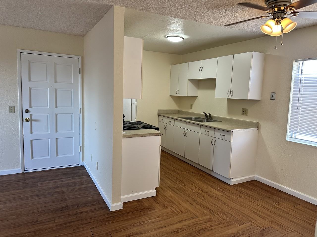 2102 E 5th St #D - Photo 2 of 15