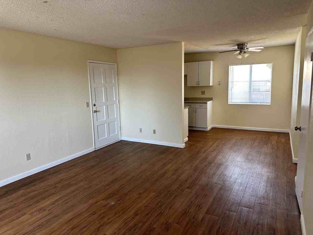 2102 E 5th St #D - Photo 4 of 15