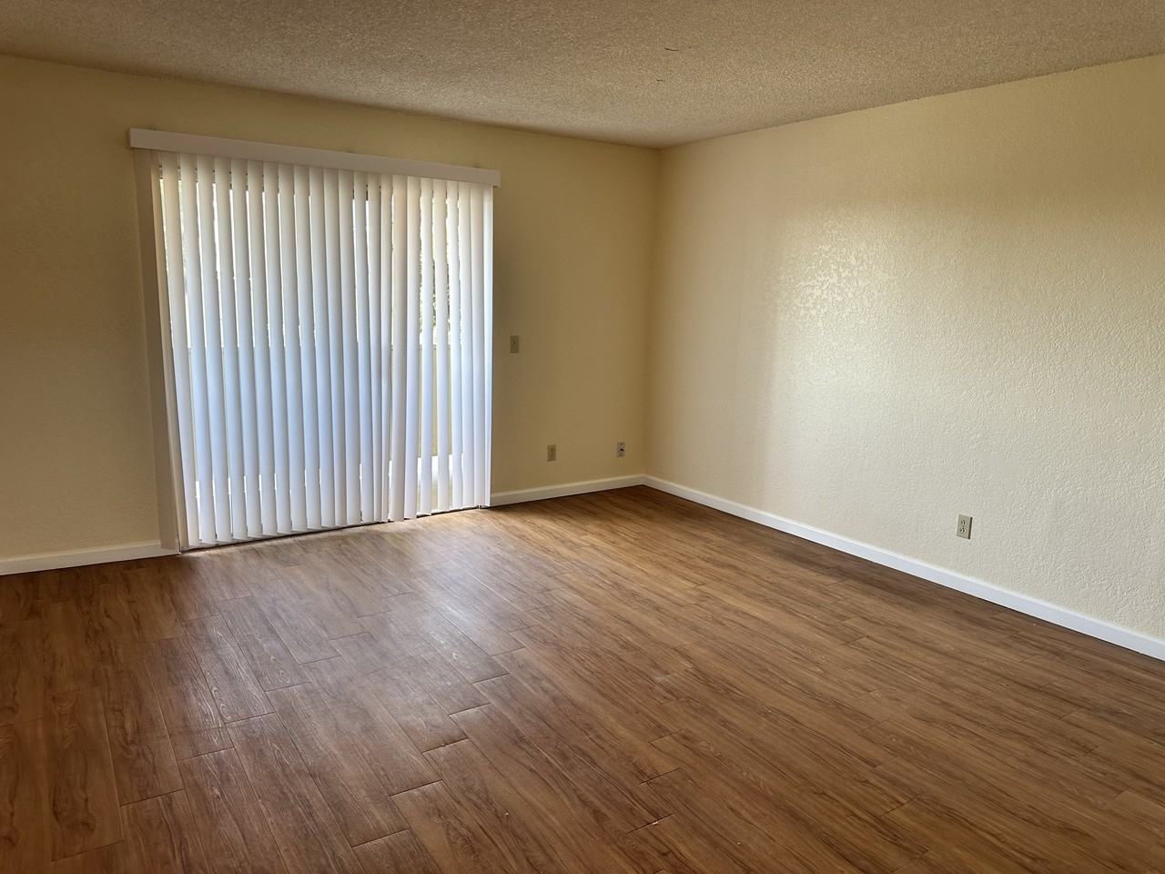 2102 E 5th St #D - Photo 5 of 15
