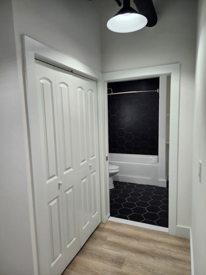 671 S Perry St #2E - Photo 7 of 28