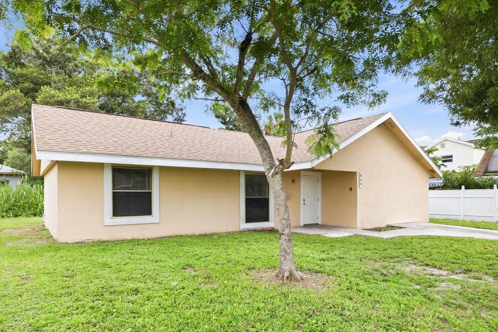 800 Jarmilla Ln - Photo 3 of 16