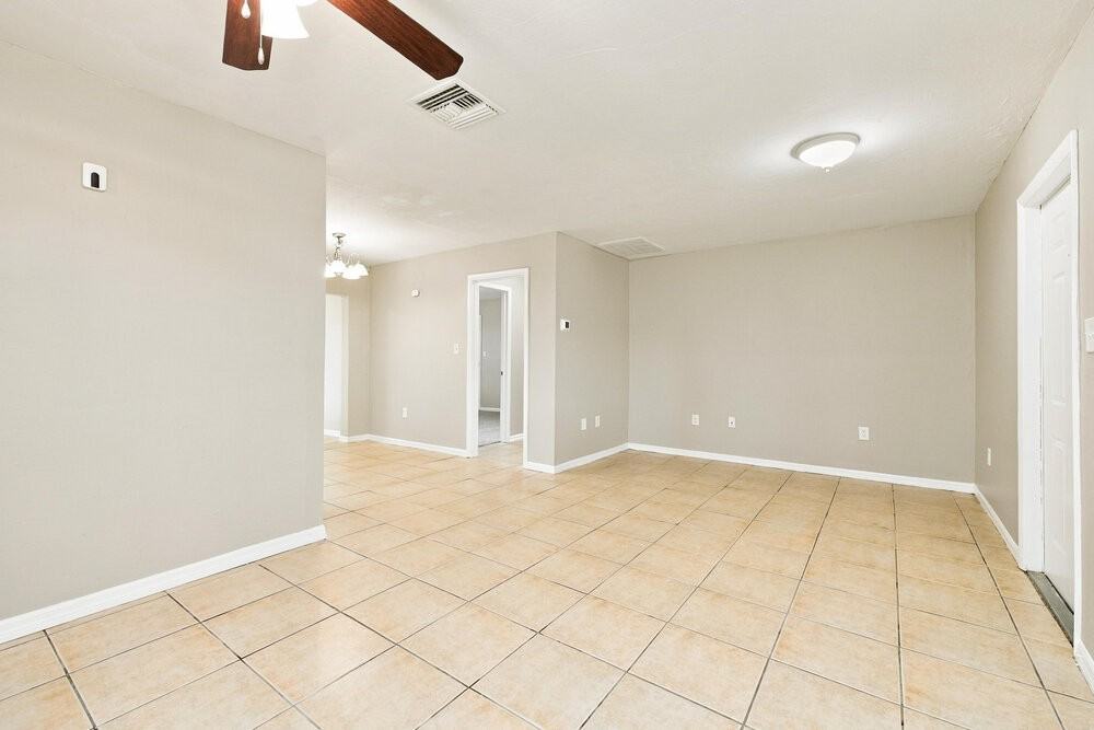 800 Jarmilla Ln - Photo 4 of 16