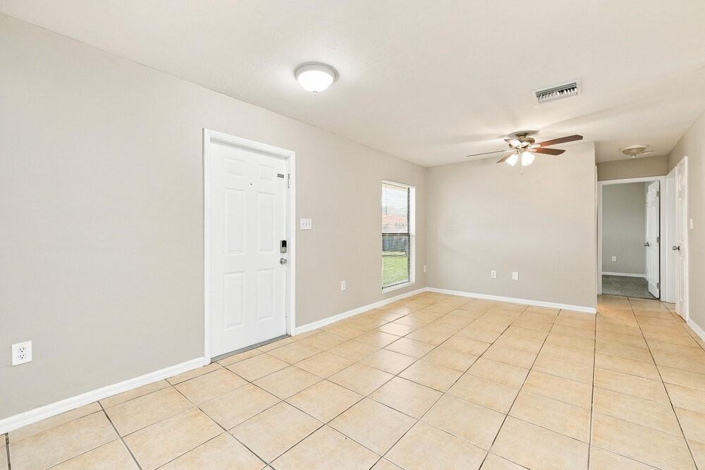 800 Jarmilla Ln - Photo 5 of 16