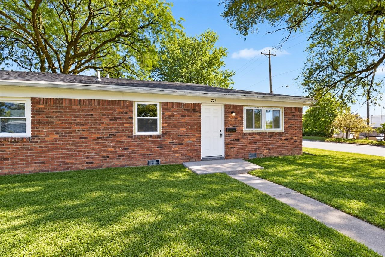 771 Howland Ave - Photo 2 of 18