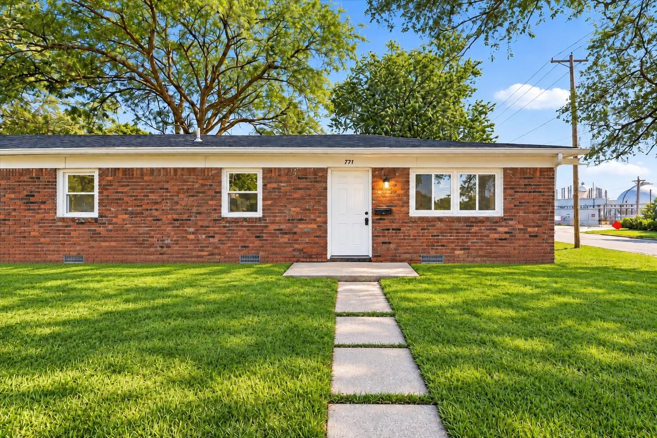 771 Howland Ave - Photo 4 of 18