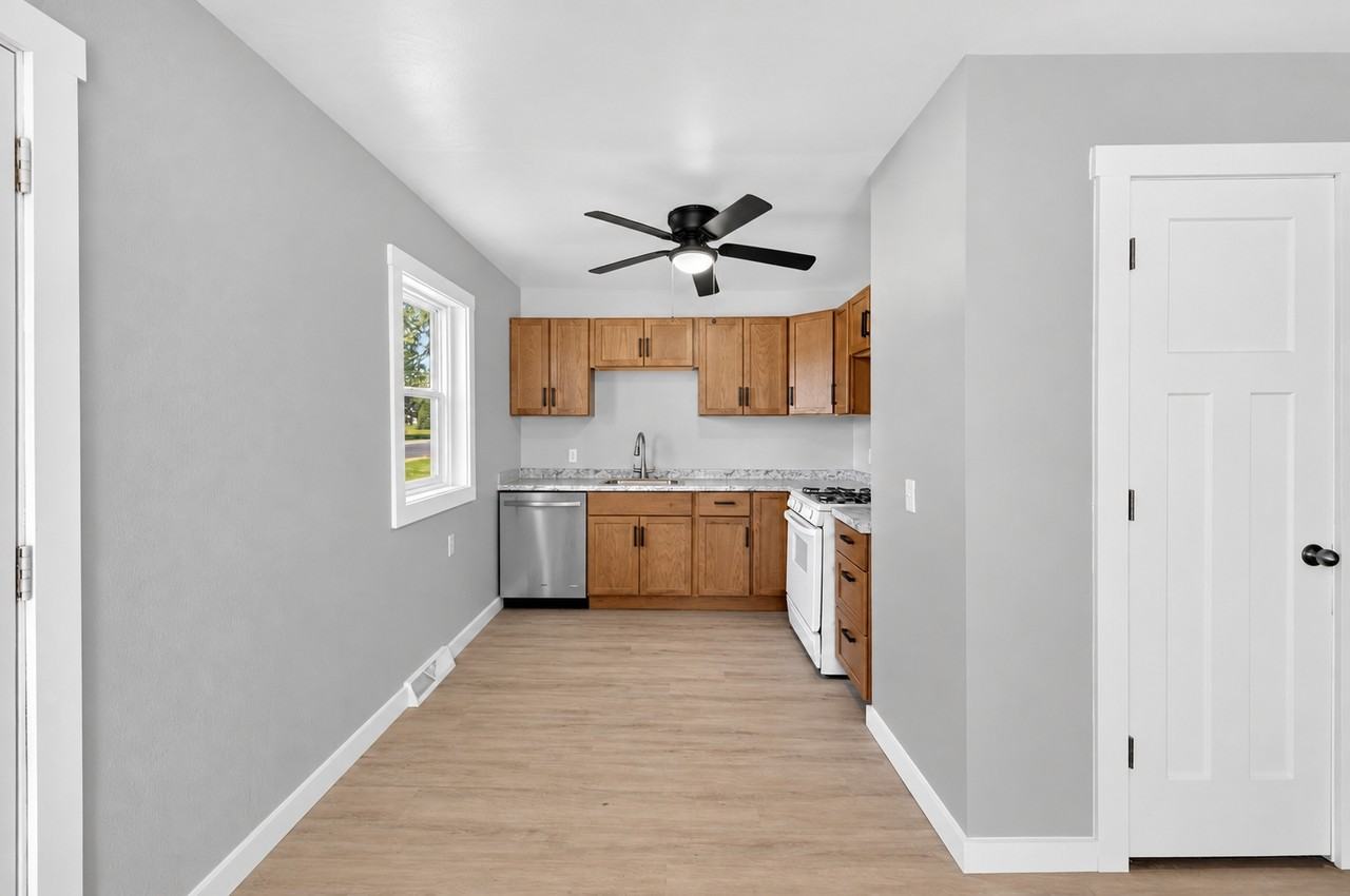 771 Howland Ave - Photo 7 of 18