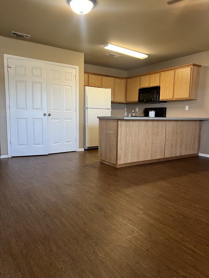 410 Se Front St #410SEFRONT - Photo 3 of 13