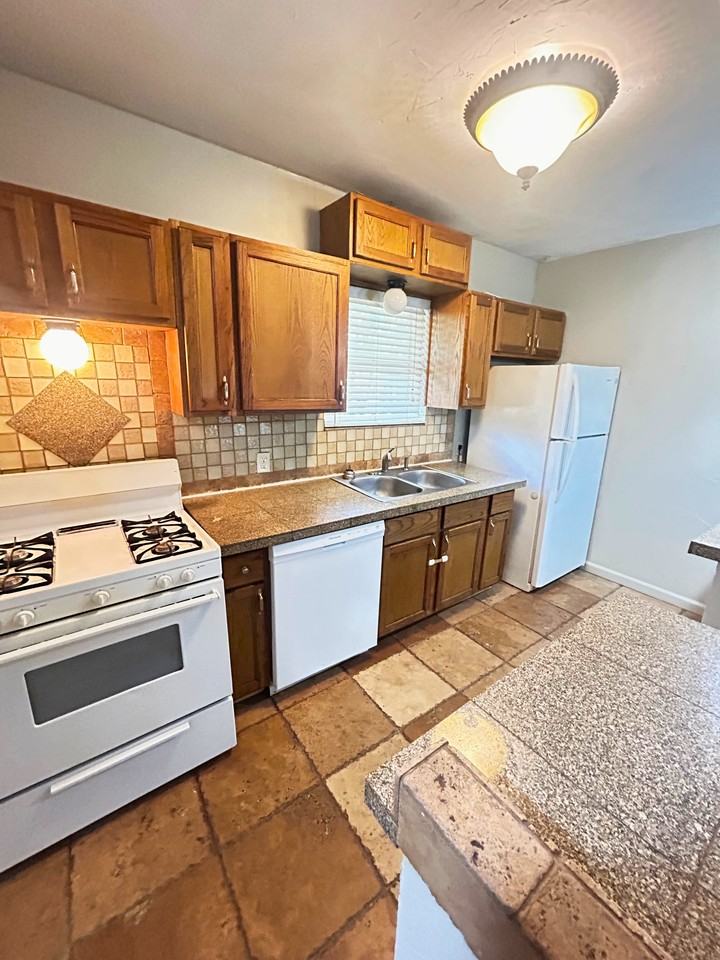 803 Stanley St #C - Photo 2 of 15