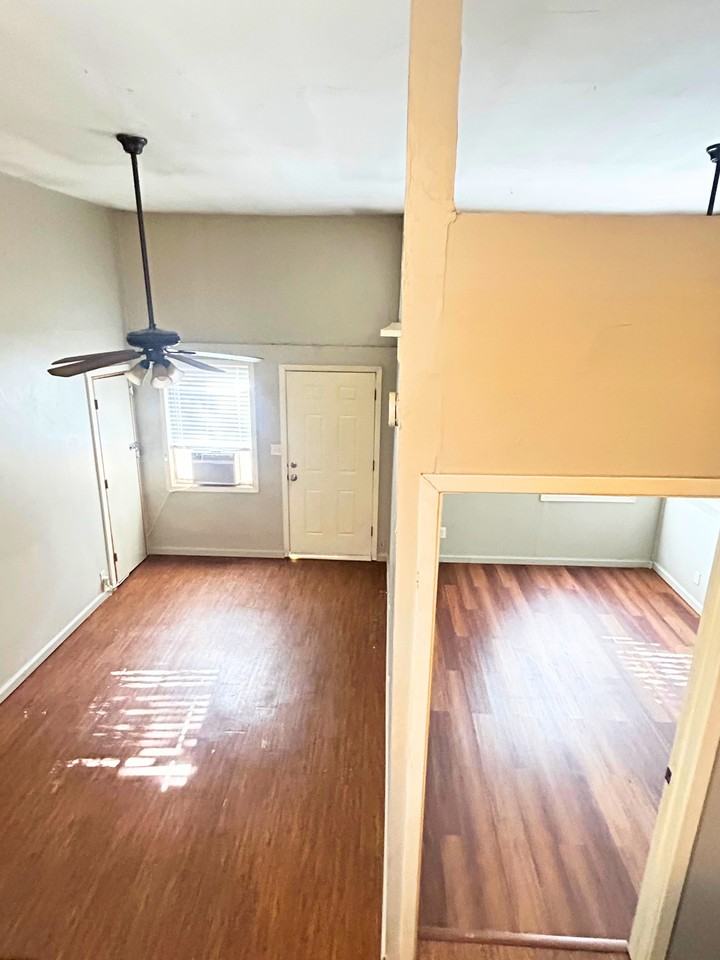 803 Stanley St #C - Photo 3 of 15