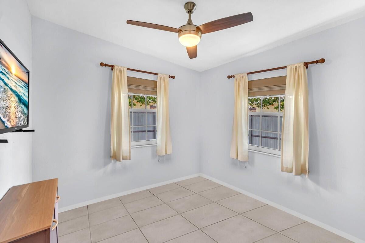 404 South 62nd Terrace - Photo 5 of 10