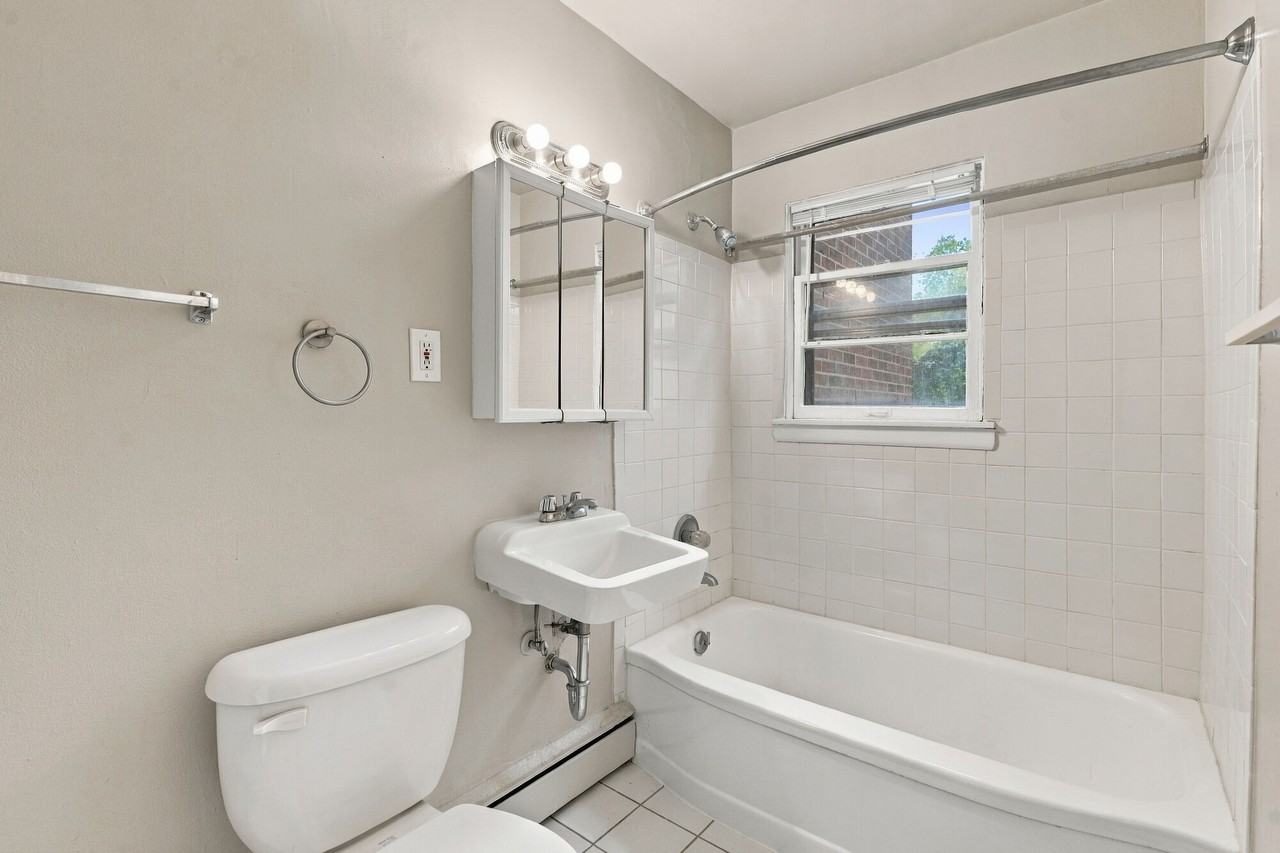 123 West 26th Street - Photo 7 of 36