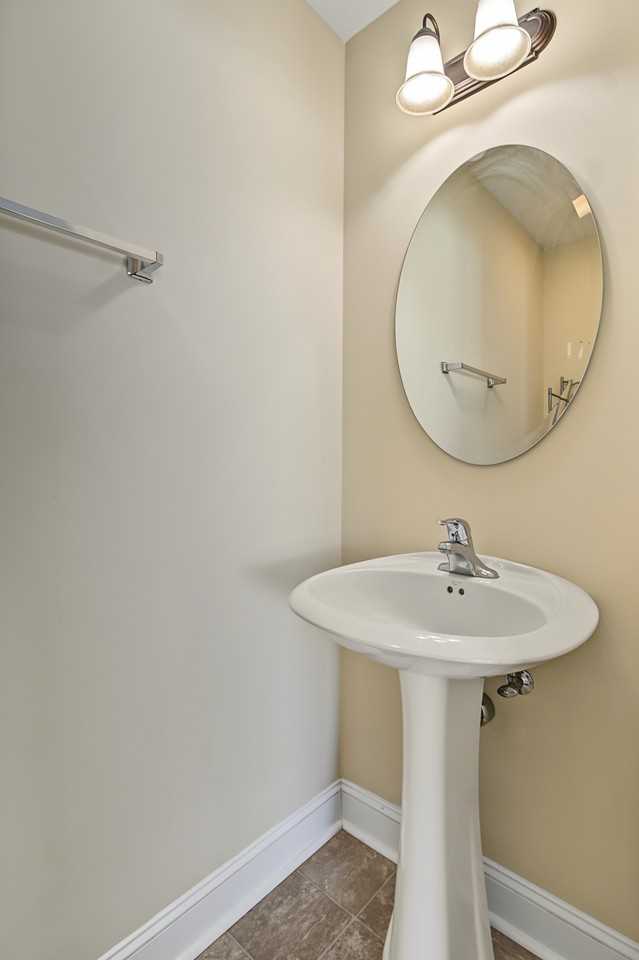 606 Amhearst Row #1 - Photo 7 of 32