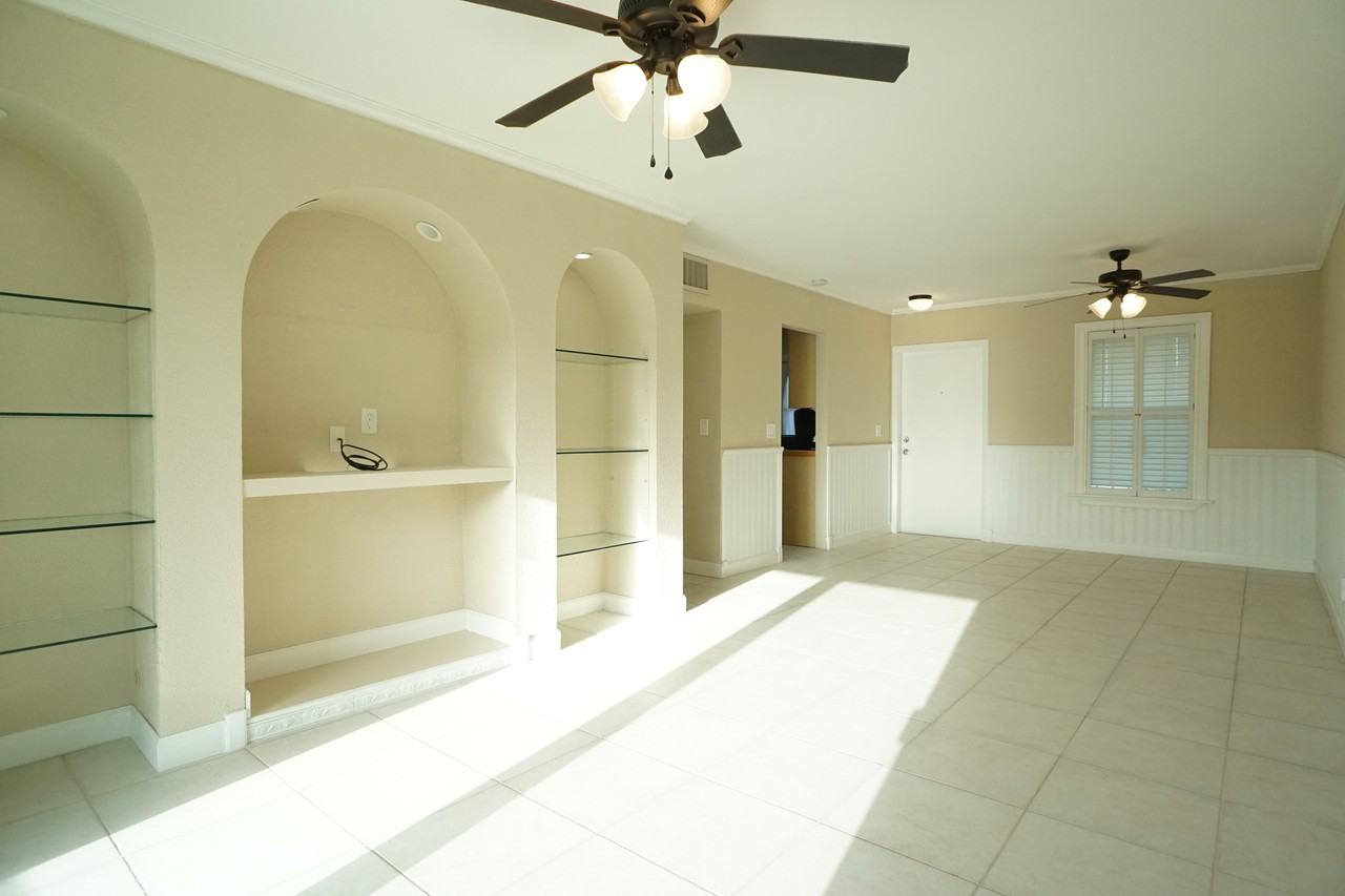 510 Prosperity Farms Rd 7-B - 1 #1 - Photo 3 of 21
