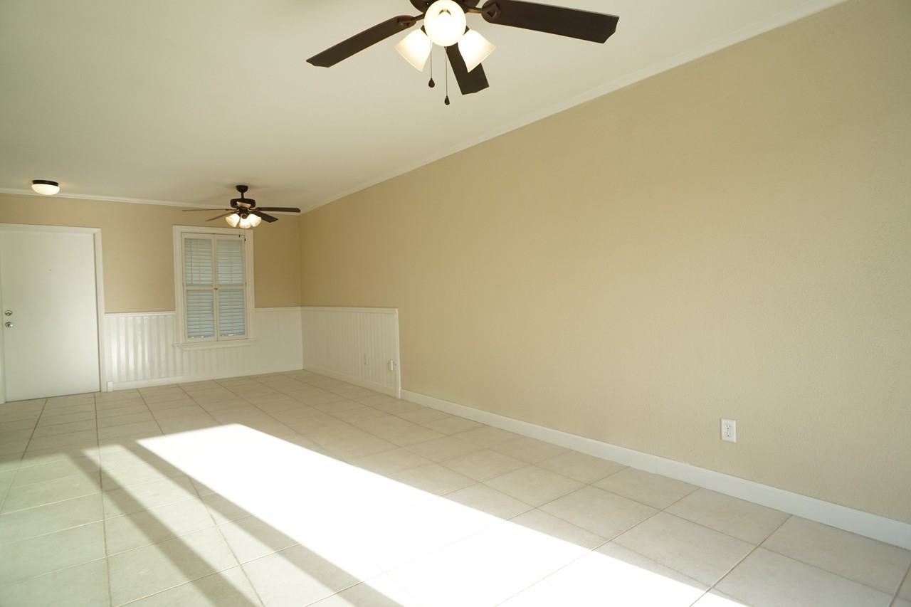510 Prosperity Farms Rd 7-B - 1 #1 - Photo 4 of 21