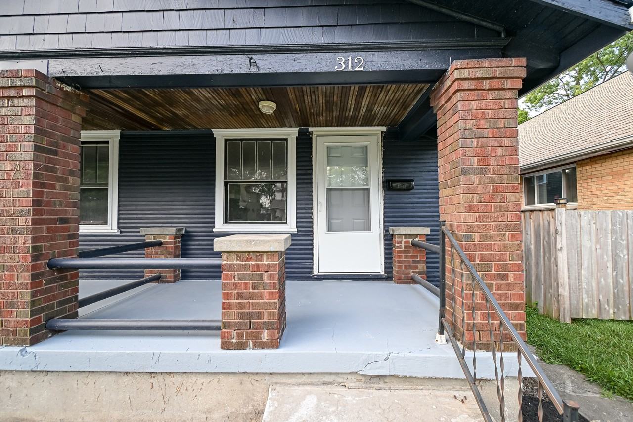 312 Pointview Ave #312 - Photo 2 of 32