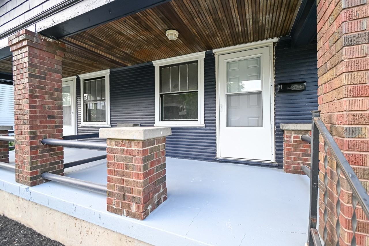 312 Pointview Ave #312 - Photo 3 of 32