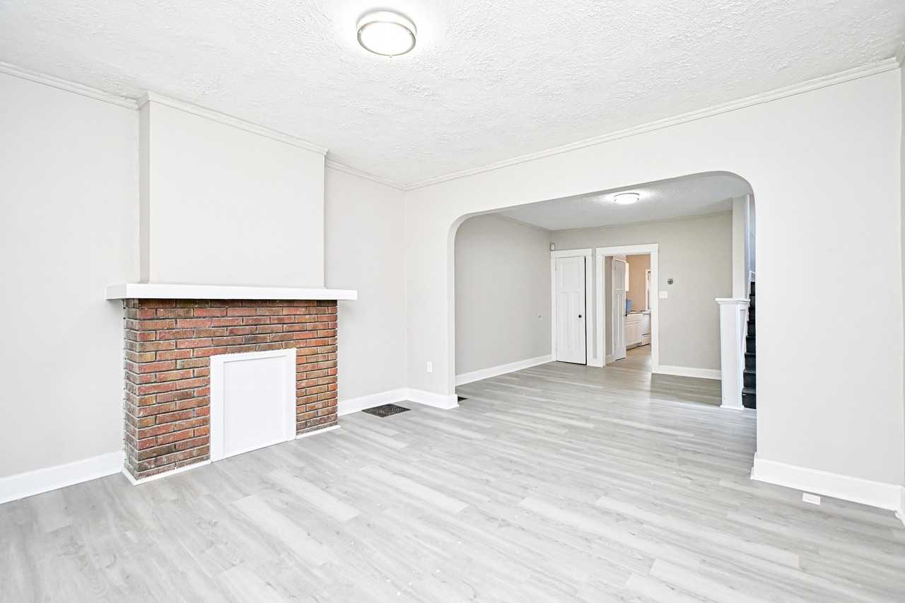 312 Pointview Ave #312 - Photo 5 of 32