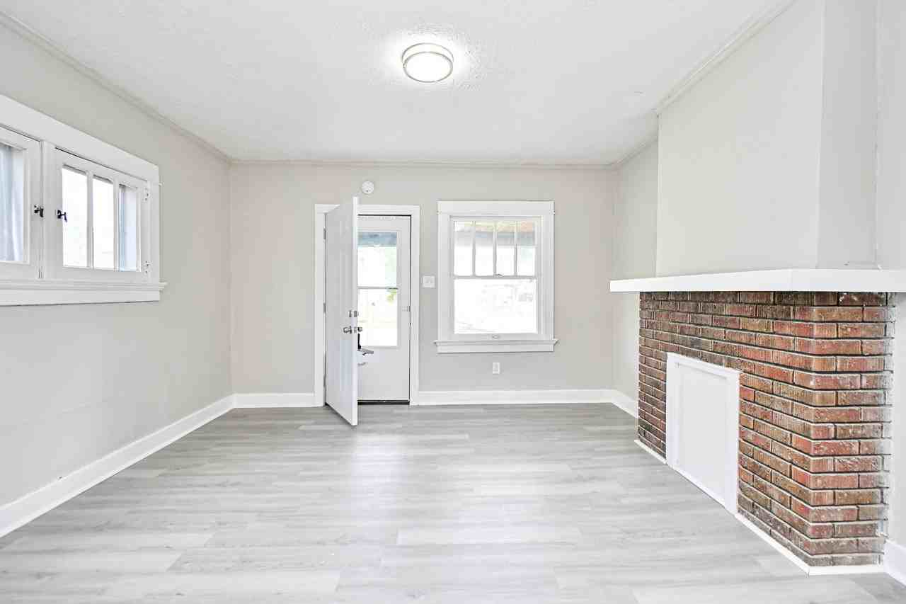 312 Pointview Ave #312 - Photo 7 of 32