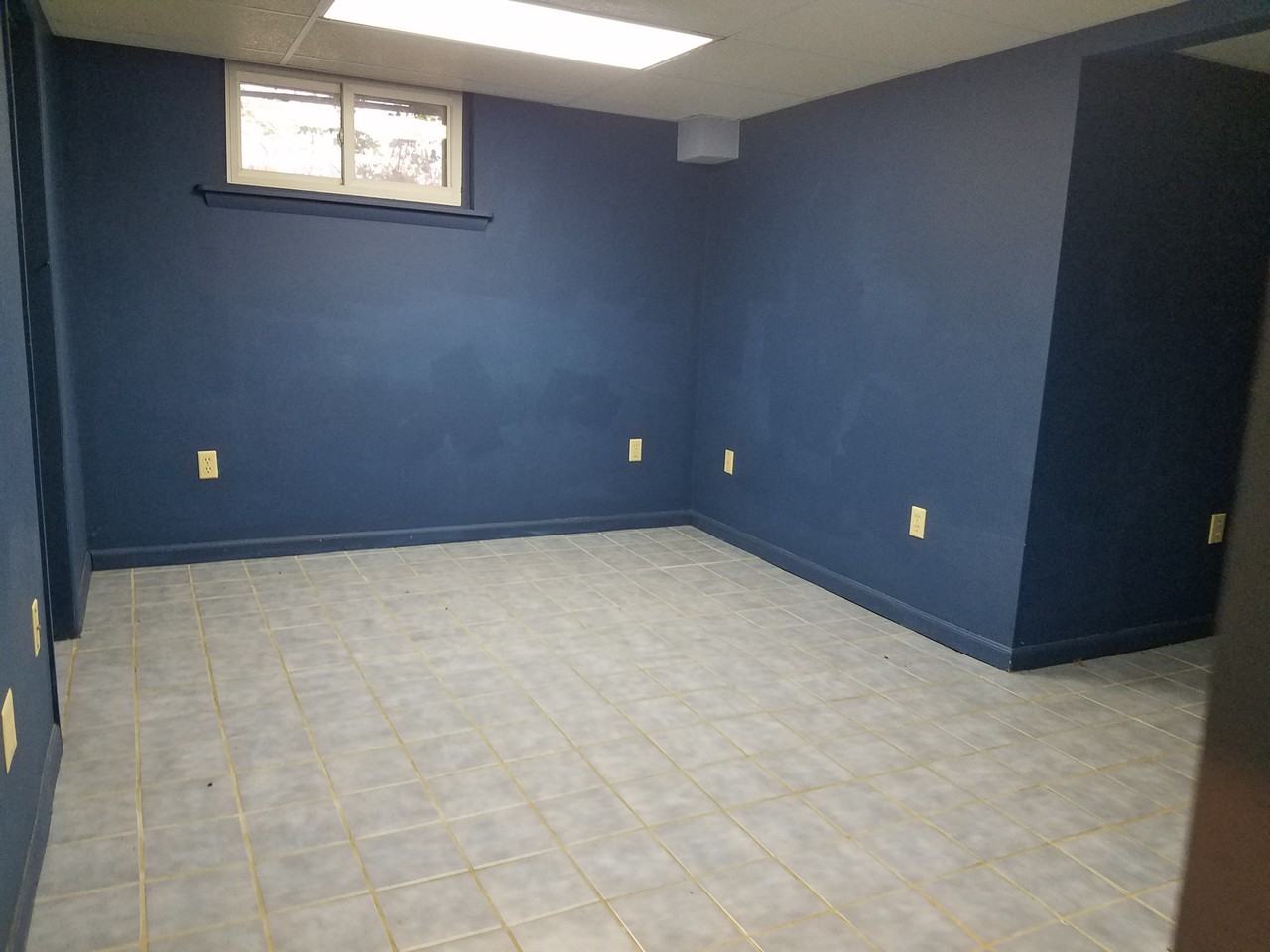 711 S Grinnell St #1 - Photo 5 of 10
