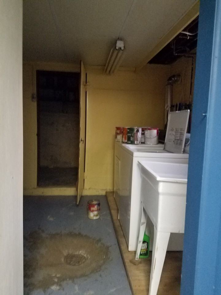 711 S Grinnell St #1 - Photo 6 of 10