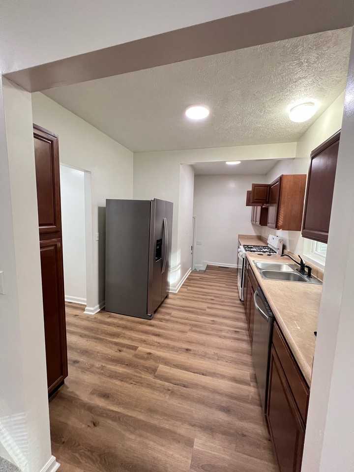 1210 Van Buskirk Rd #1 - Photo 5 of 42