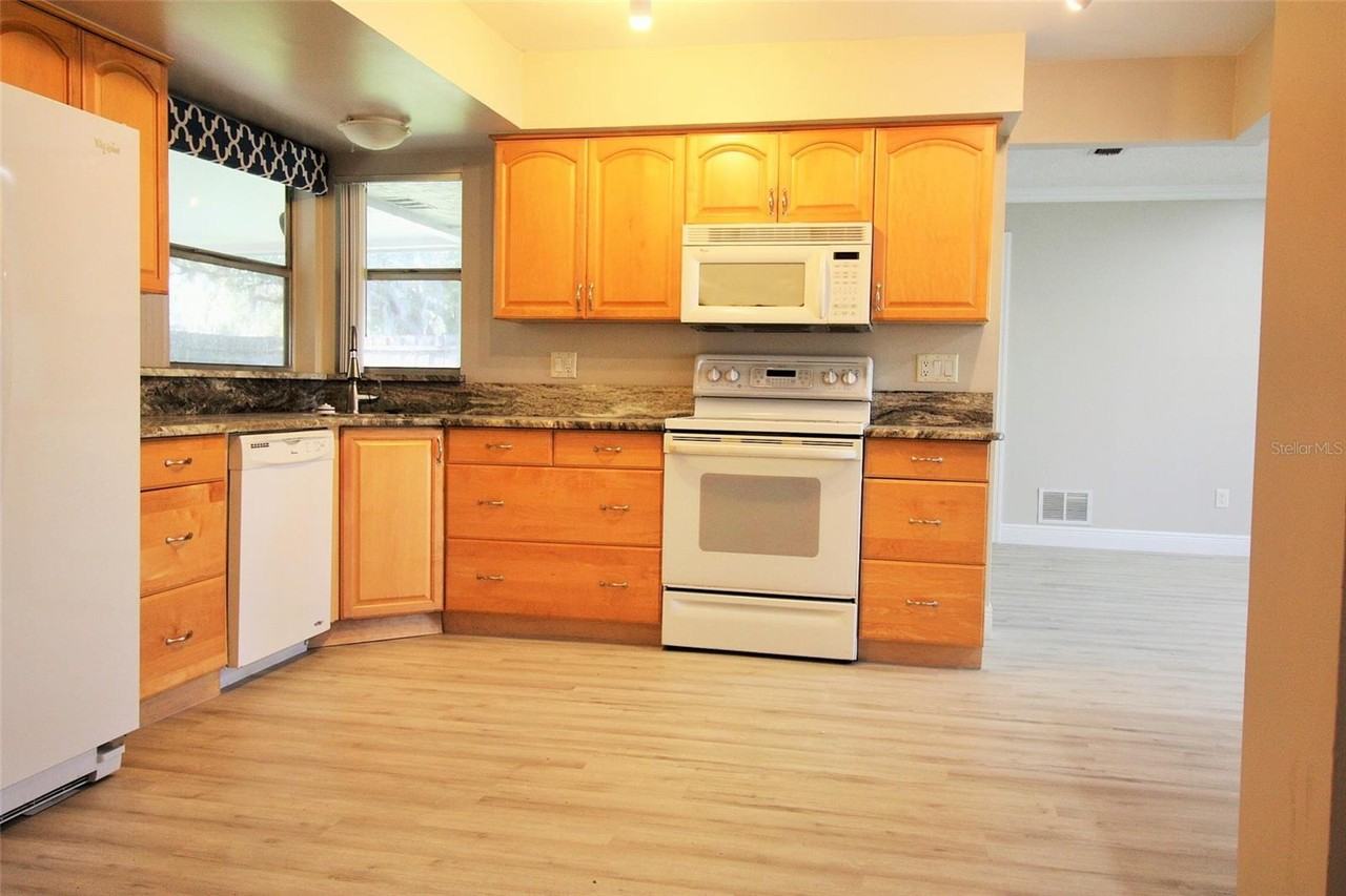 109 Donnington Ct #109 - Photo 4 of 14