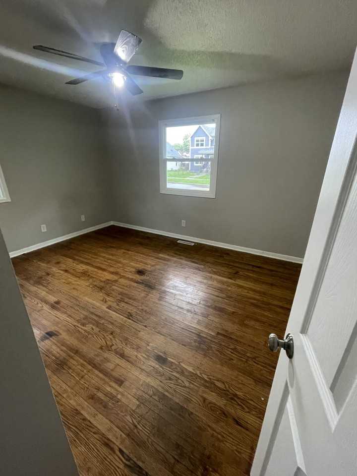 453 E Granger Ave #1 - Photo 4 of 6