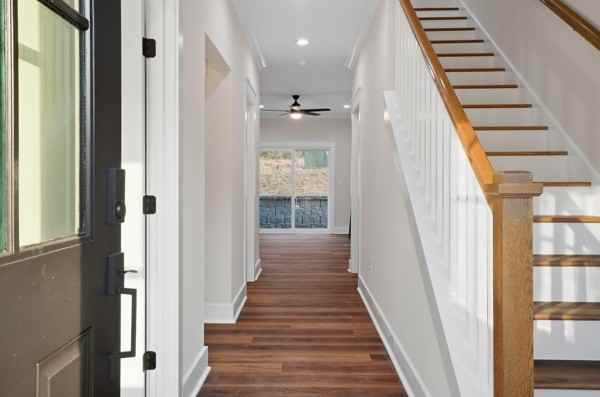 Giles St #214 - Photo 2 of 10