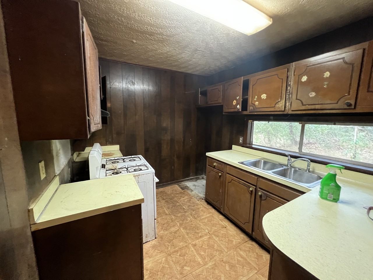 137 Grover Cleveland Cir #1 - Photo 4 of 10
