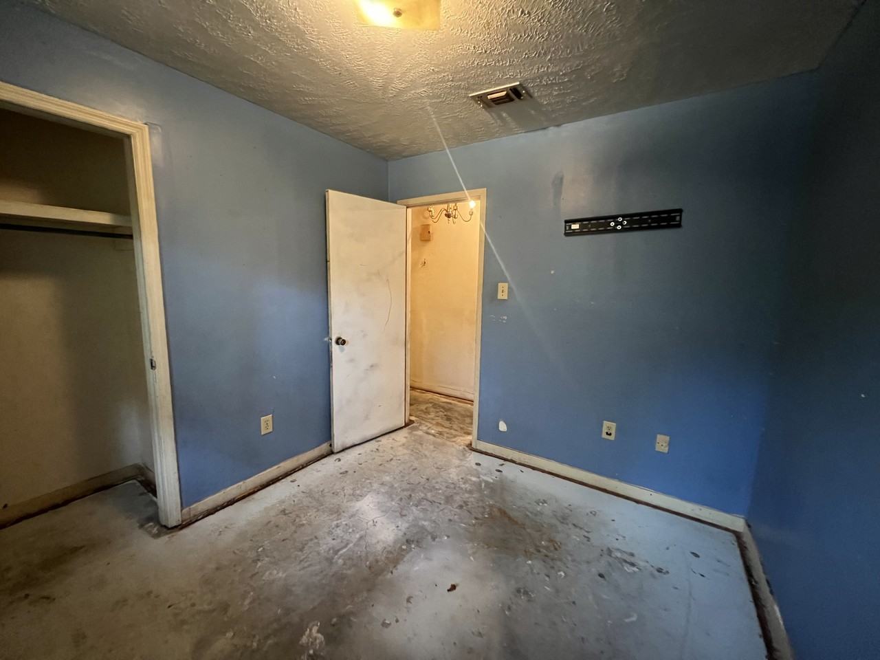 137 Grover Cleveland Cir #1 - Photo 6 of 10