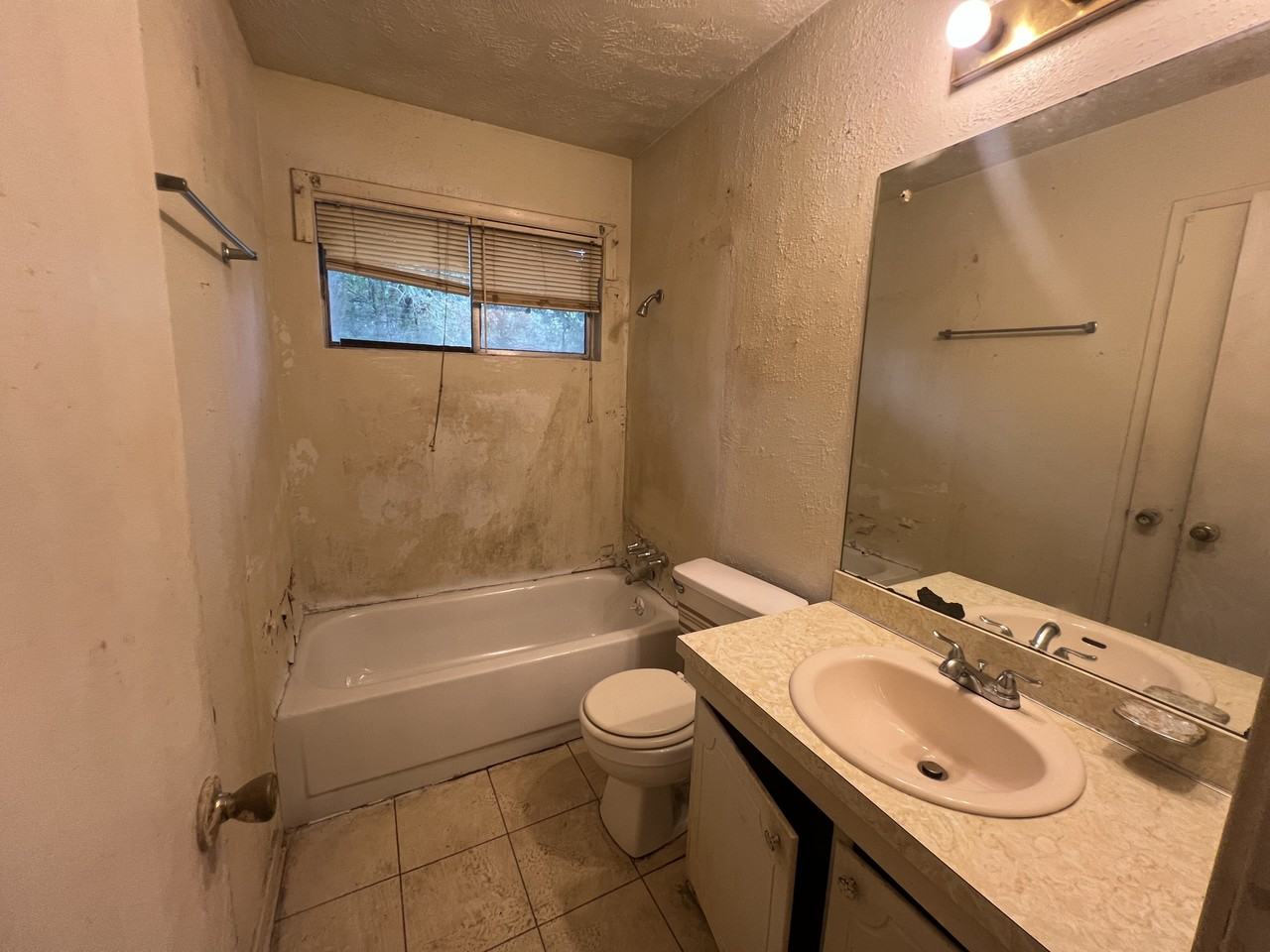 137 Grover Cleveland Cir #1 - Photo 7 of 10