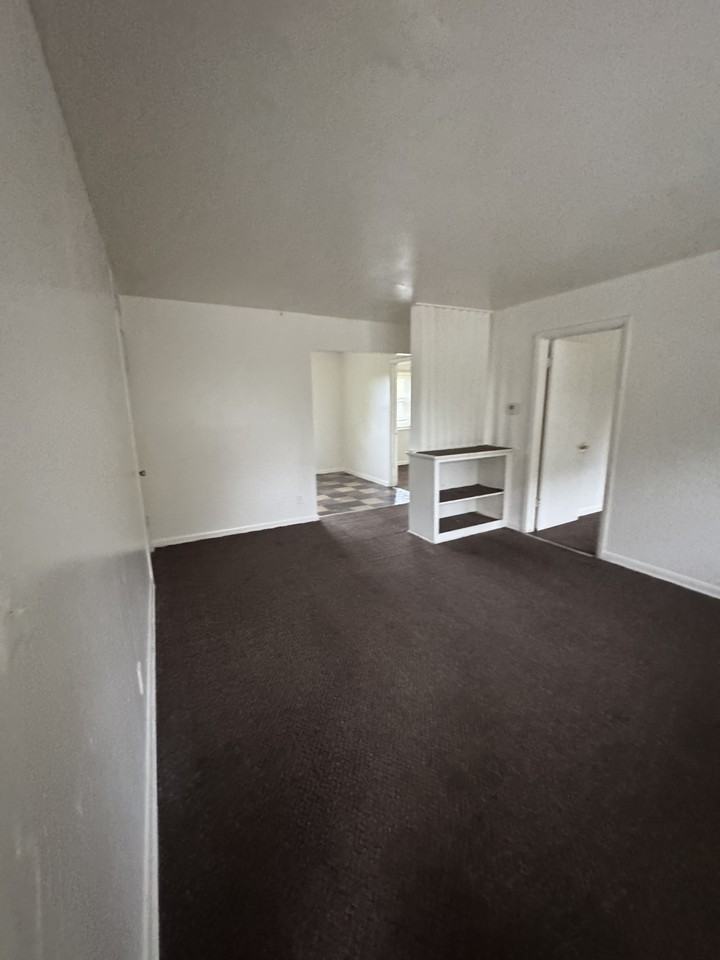 8127 W Thurston Ave #4 - Photo 2 of 6