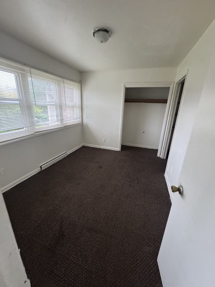 8127 W Thurston Ave #4 - Photo 5 of 6