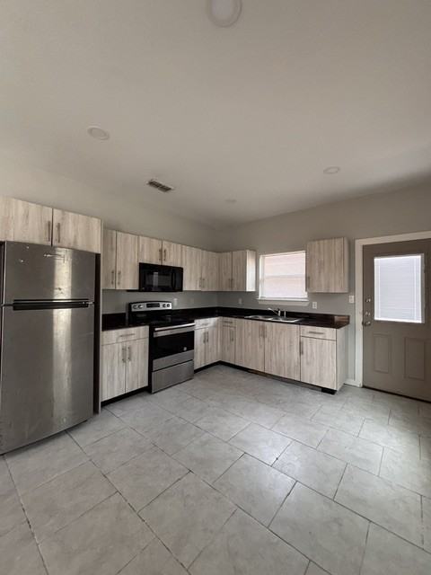 2001 Garden Ridge Dr #3 - Photo 3 of 9