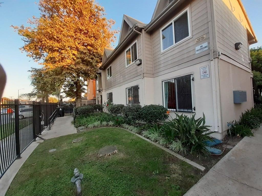 1330 W 57th St - Photo 5 of 7
