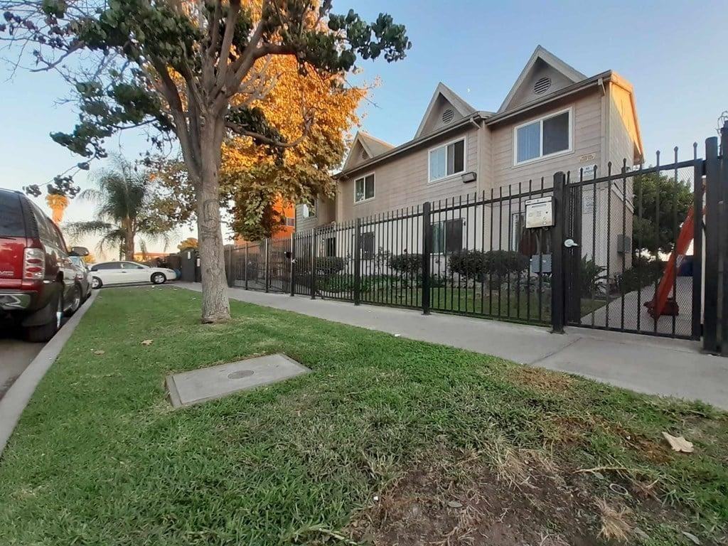 1330 W 57th St - Photo 7 of 7