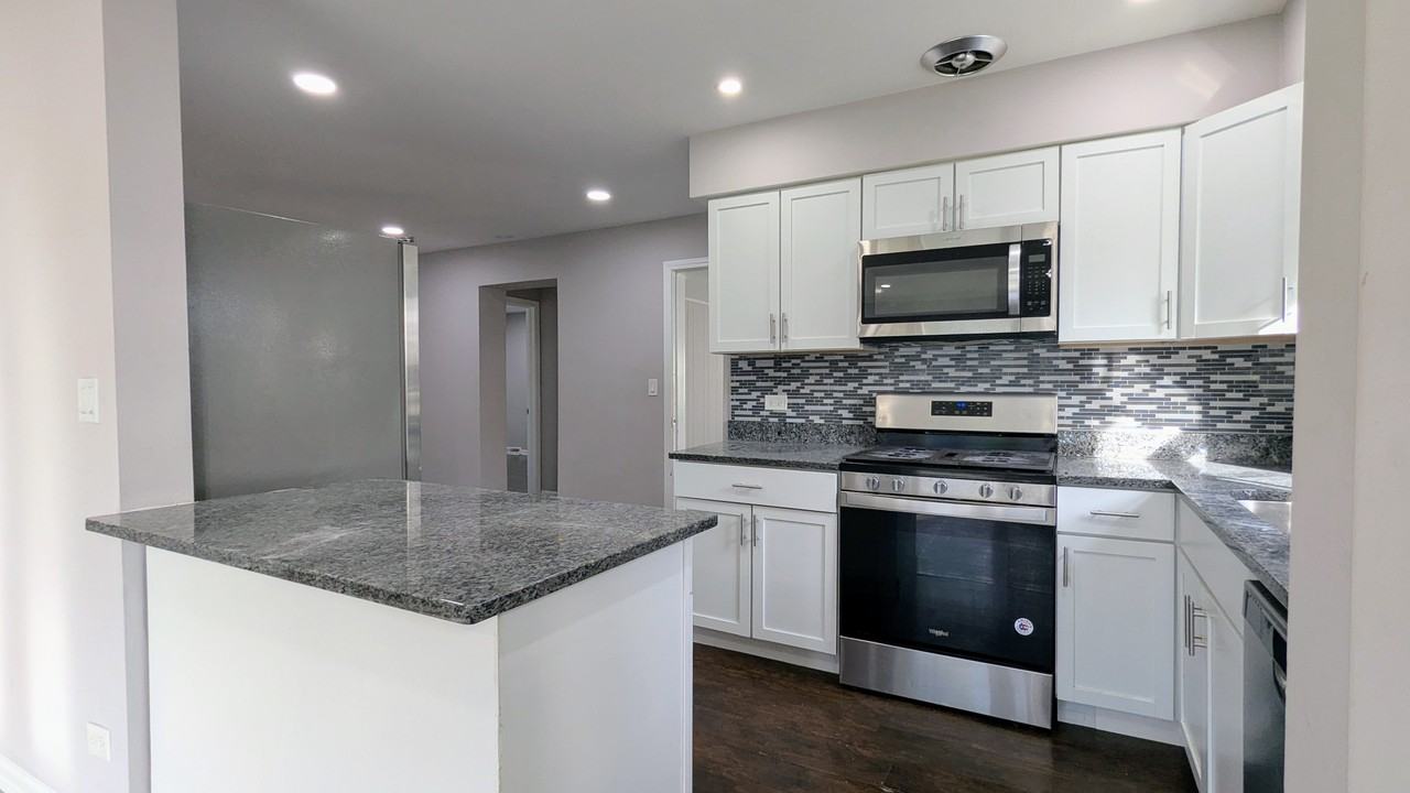 209 N Dryden Pl #1 - Photo 3 of 16