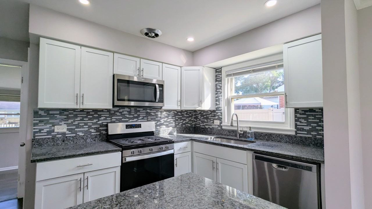 209 N Dryden Pl #1 - Photo 4 of 16