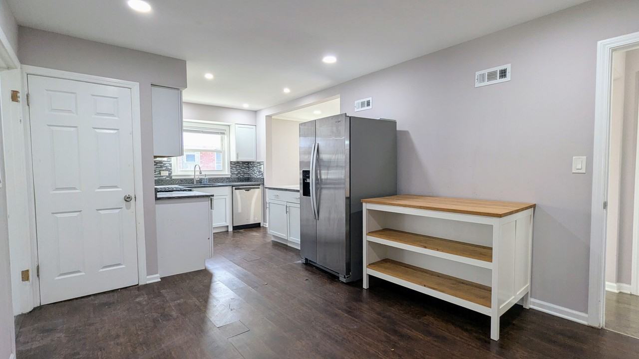 209 N Dryden Pl #1 - Photo 5 of 16