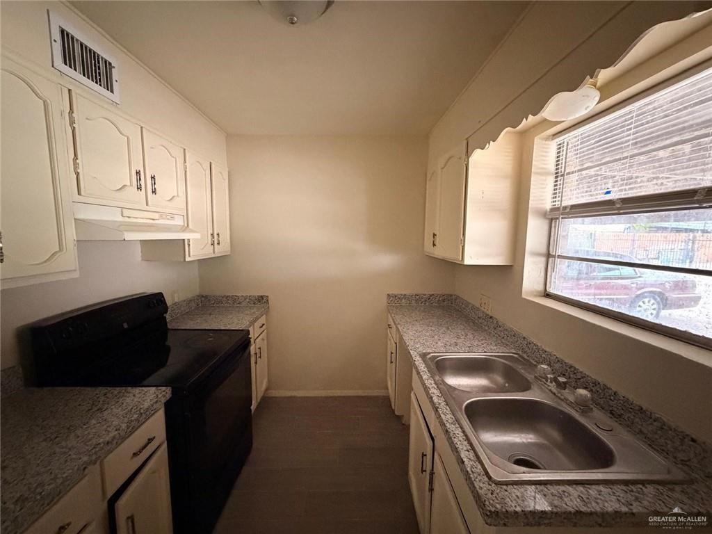 2417 Tamarack Ave #C - Photo 2 of 9