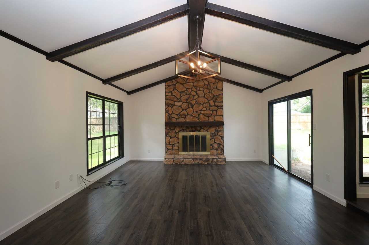 2208 Northwood Cir - Photo 3 of 26