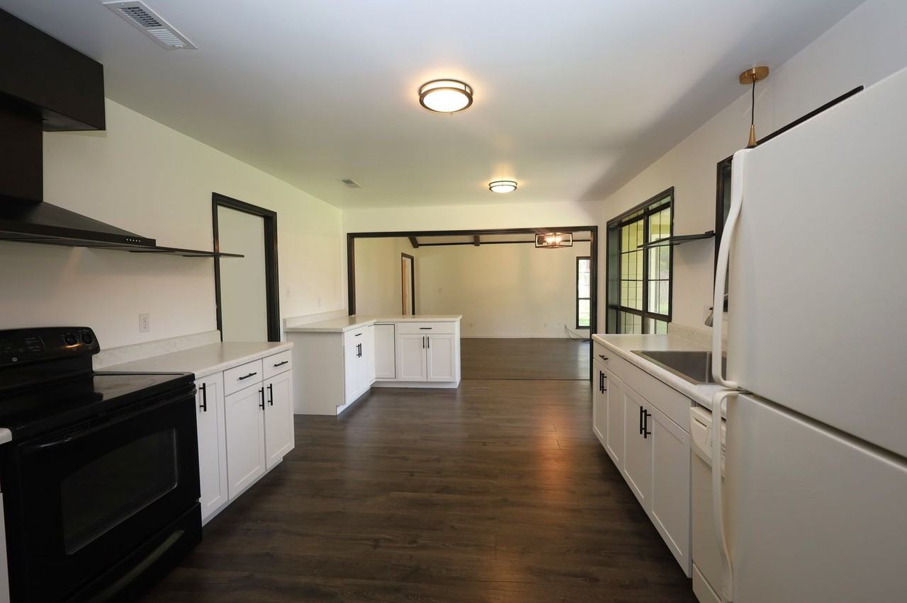 2208 Northwood Cir - Photo 6 of 26