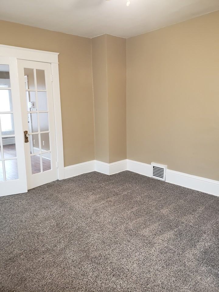 1222 W 26th St #4 - Photo 6 of 10