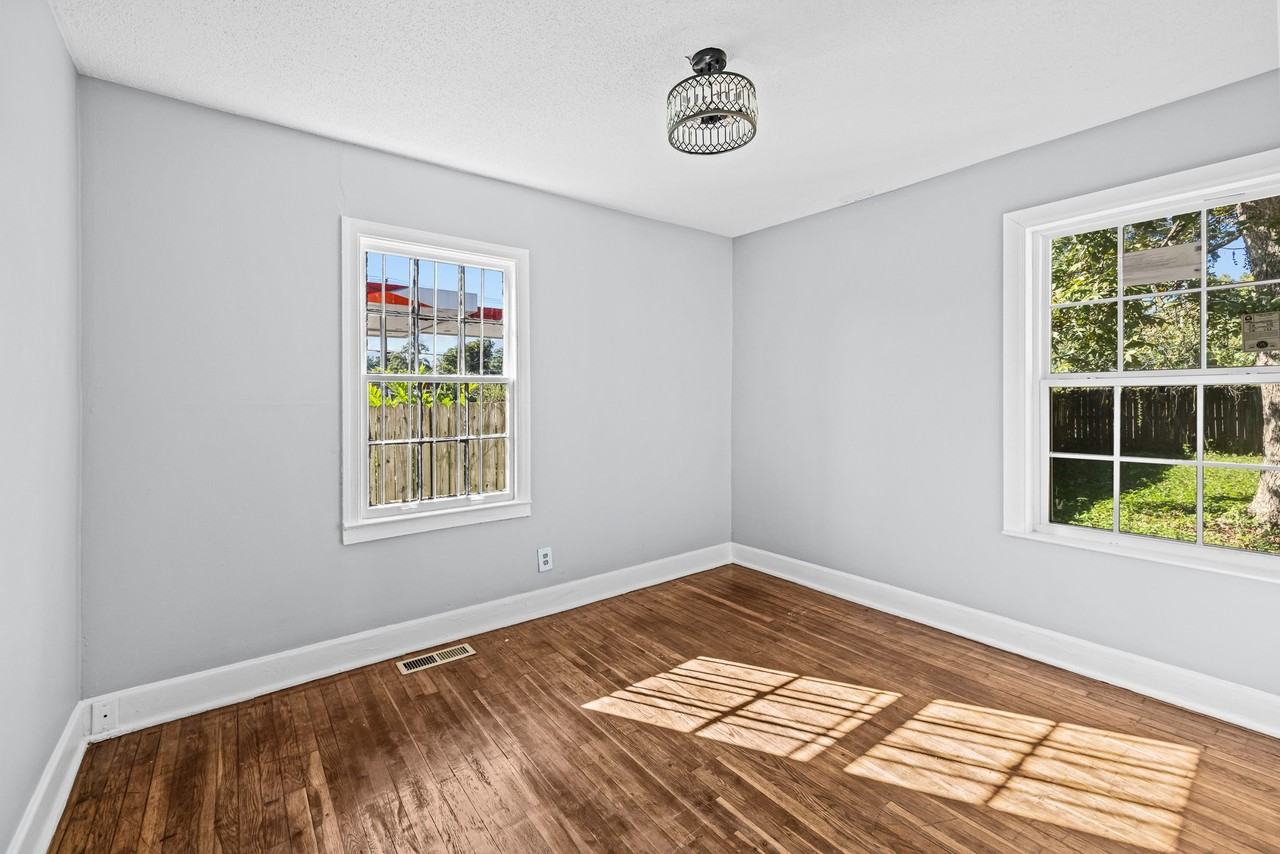 724 Graymont Ave W #1 - Photo 5 of 14
