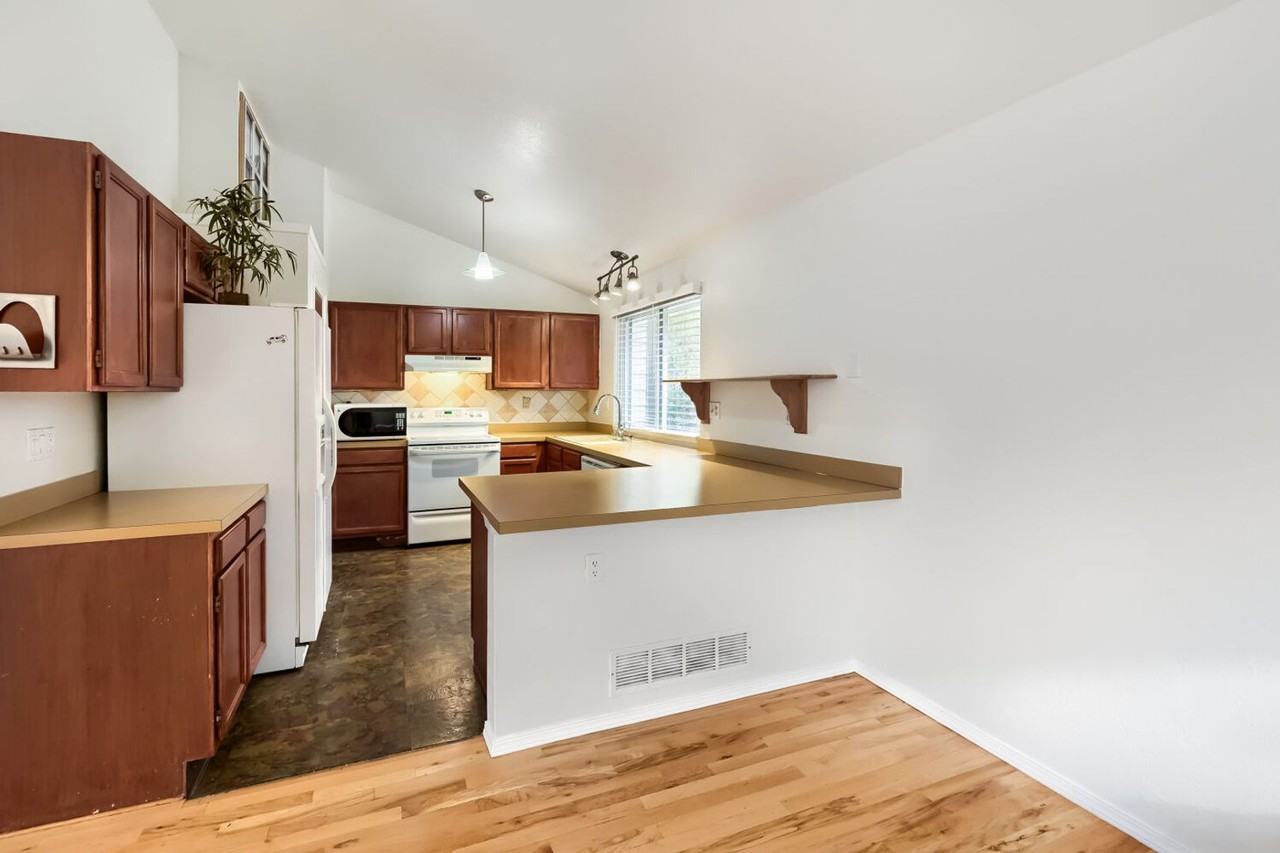 3838 Fredericks Ct - Photo 4 of 22