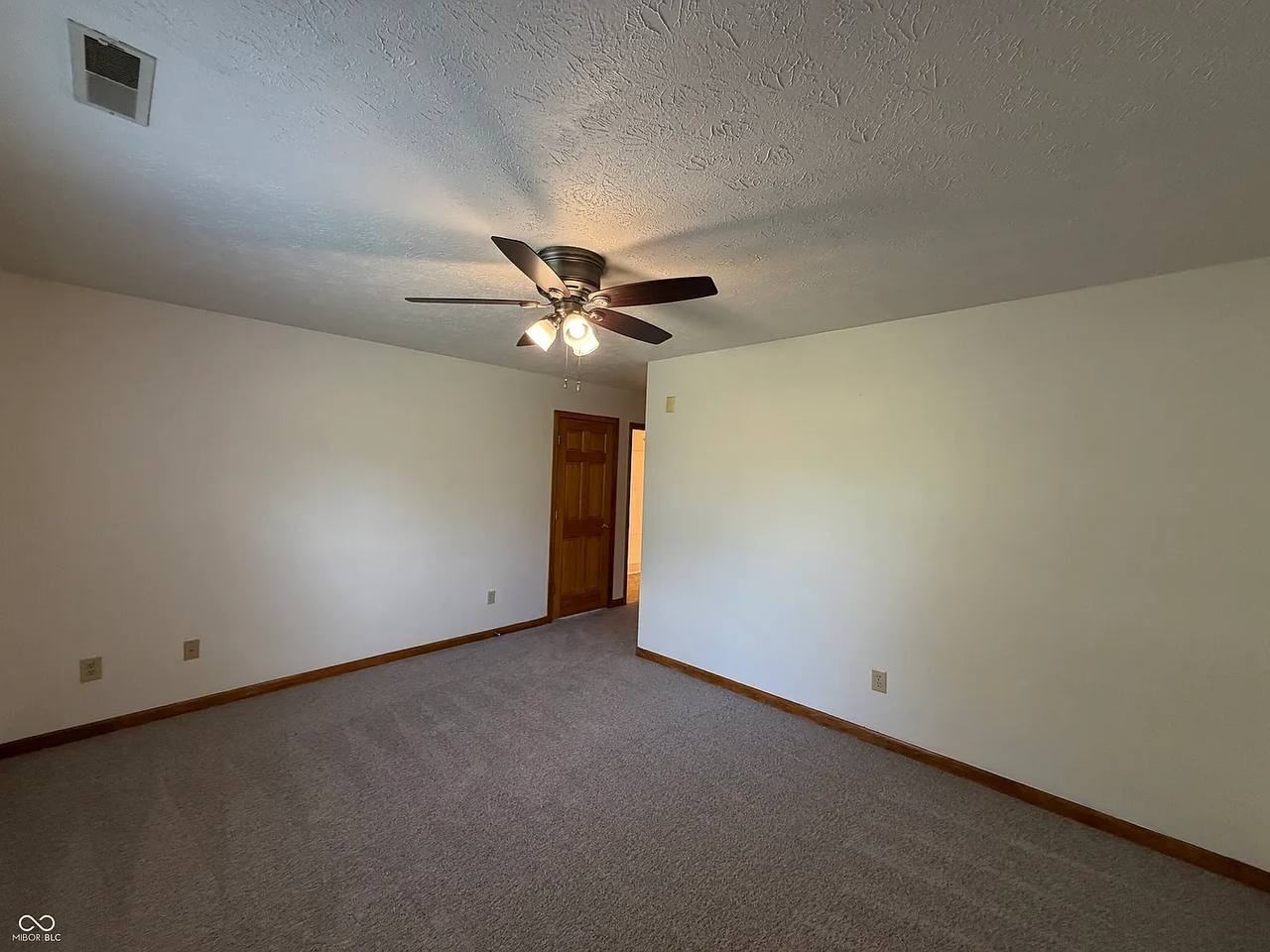 10049 Ironway Drive - Photo 4 of 10
