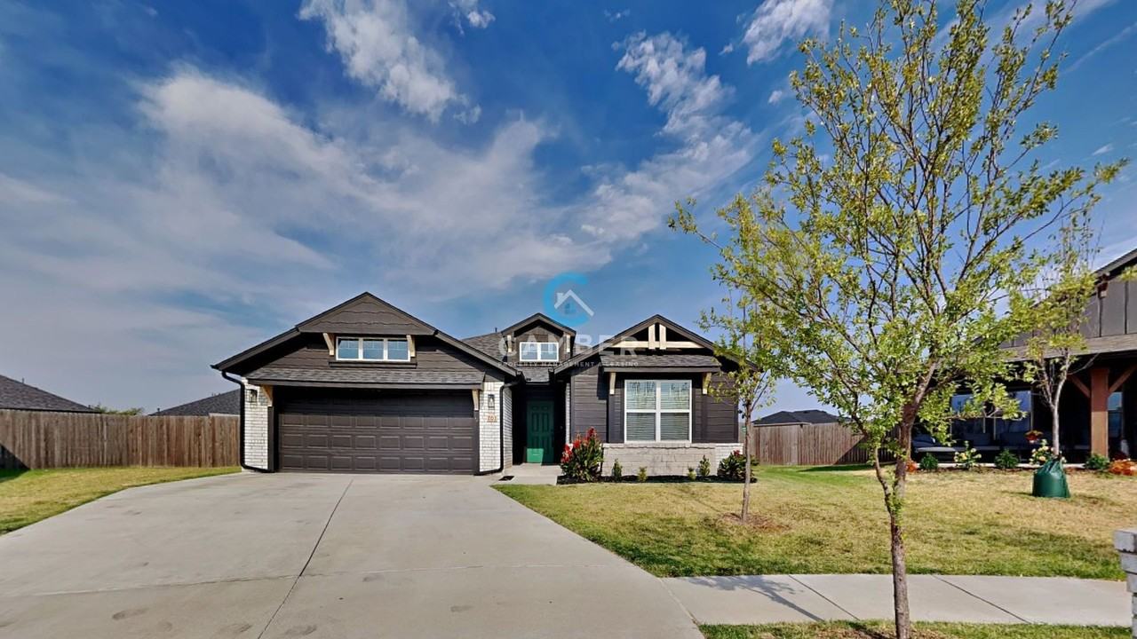 701 Caladium Dr - Photo 2 of 25