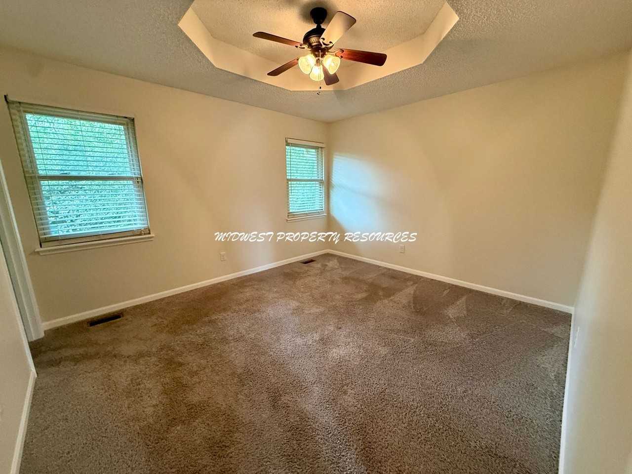 719 S Park Dr - Photo 6 of 27