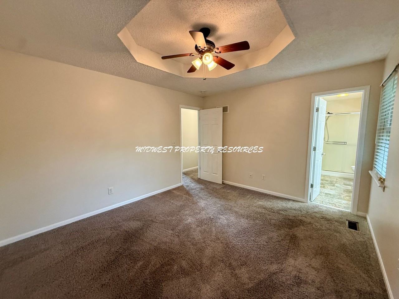719 S Park Dr - Photo 7 of 27