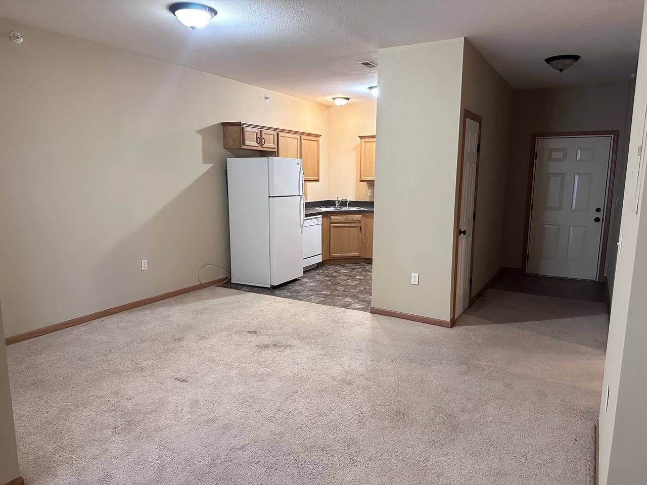900 Ne Deer Creek Dr - Photo 2 of 13